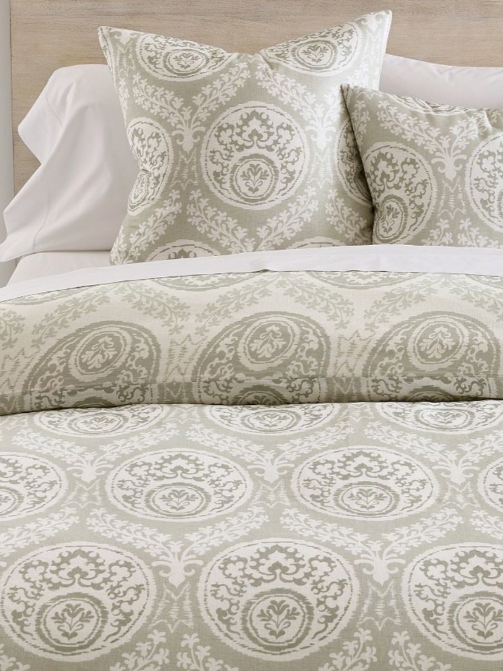 Lena Medallion King Duvet, 3 Euro, 2 Std Shams